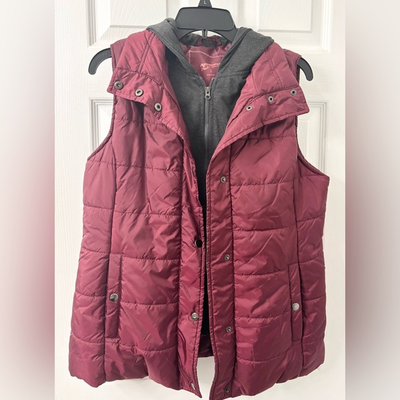 Arizona Jean Company Jackets & Blazers - Arizona Jean Company Sleeveless Puffer Vest with Hood Maroon Women’s Size Large